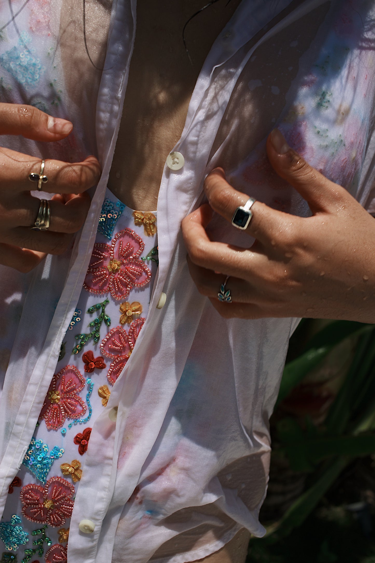 Hana-akari low v-neck swimsuit